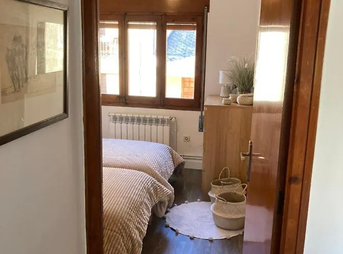 Vistas Unicas A Pirineos, 7-8 Personas!! Tensi Appartement Llivia